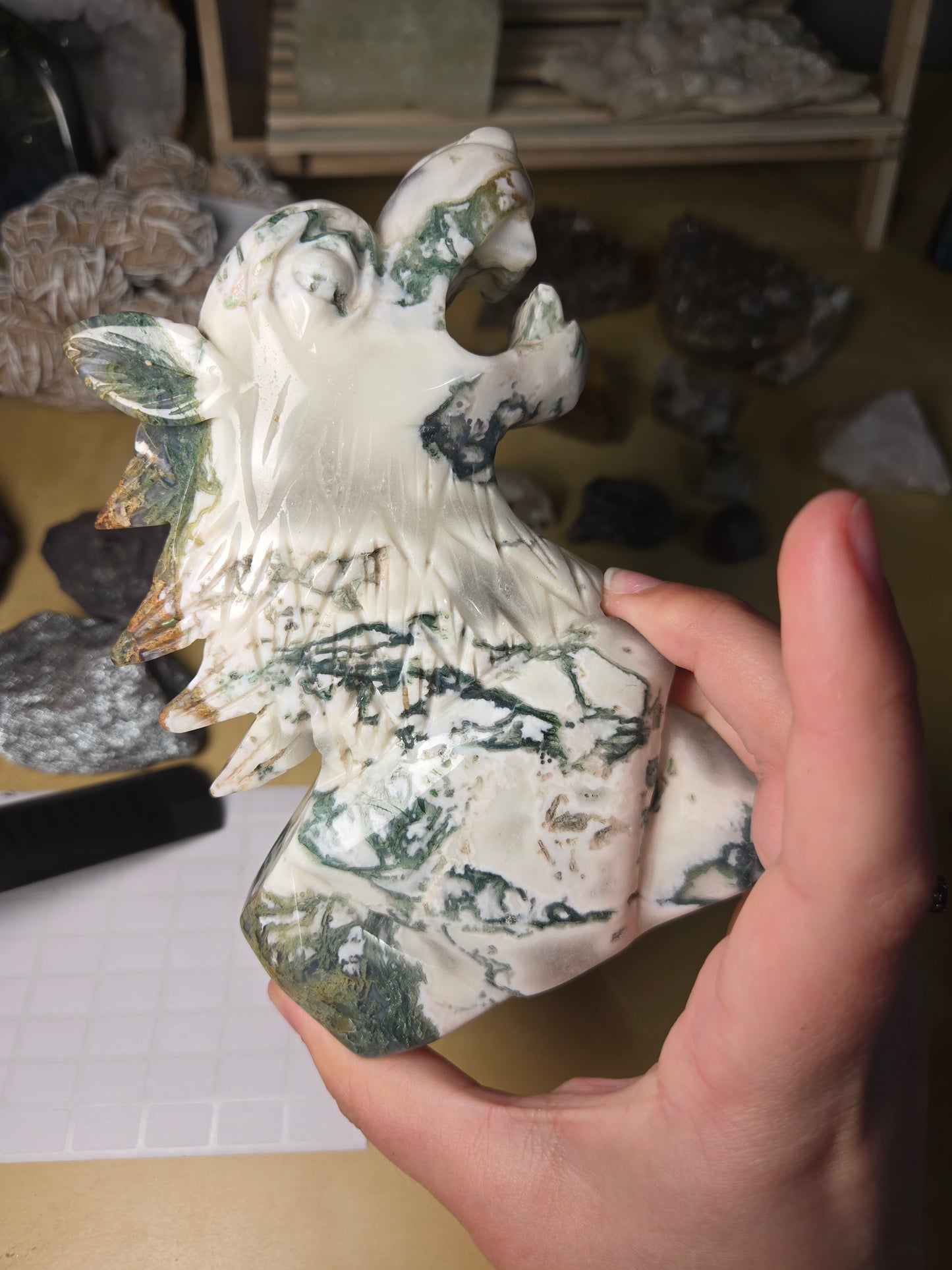 Moss Agate wolf carving
