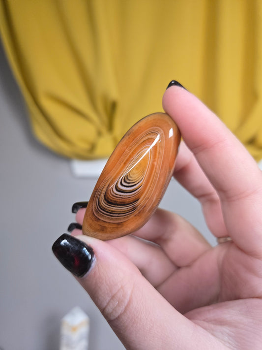 Sardonix tumble palm stone