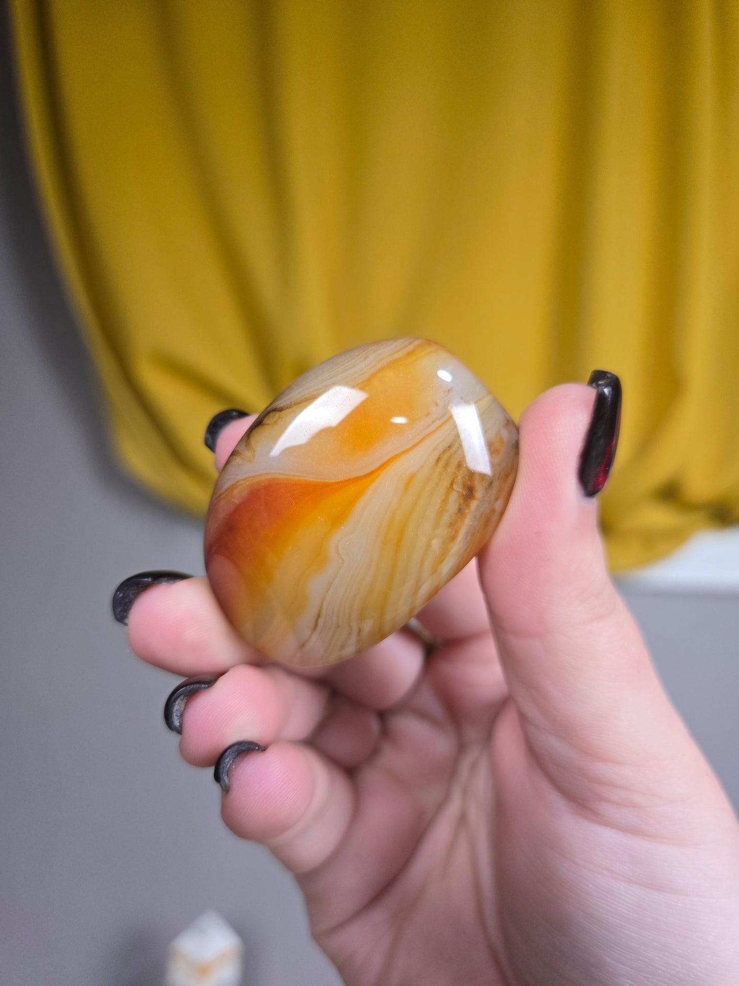 Sardonix tumble palm stone