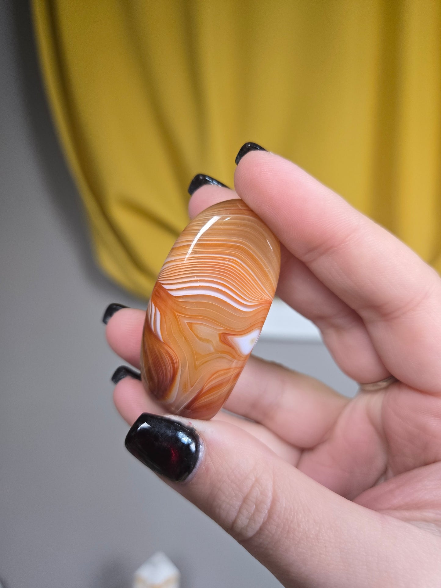 Sardonix tumble palm stone