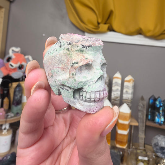 Cobalto Calcite skull carving