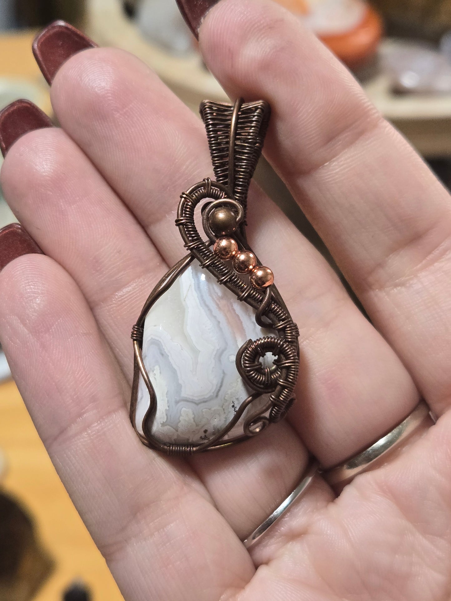 Agate from Mont-Lyall in Québec handwrapped pendant