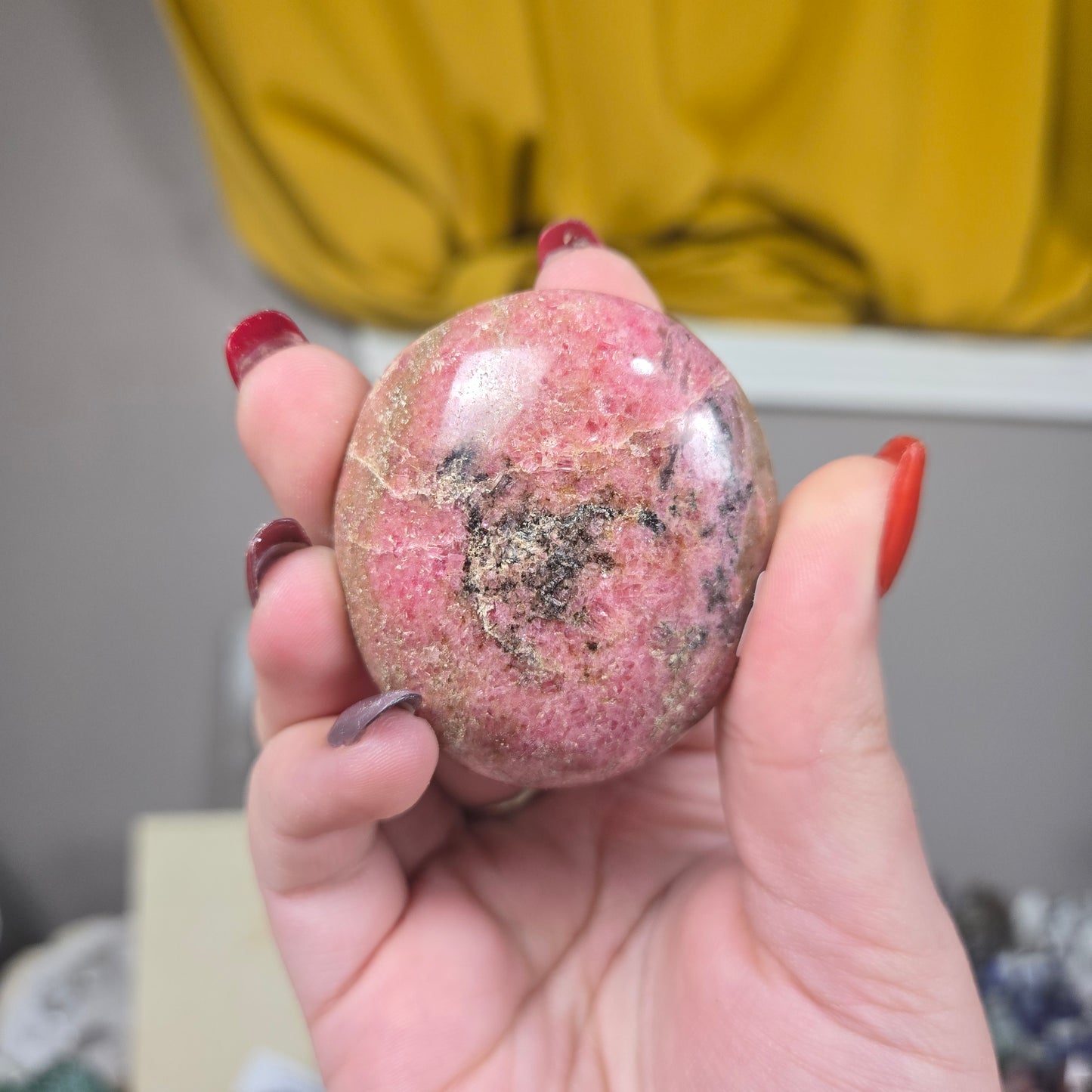 Rhodonite palm stone