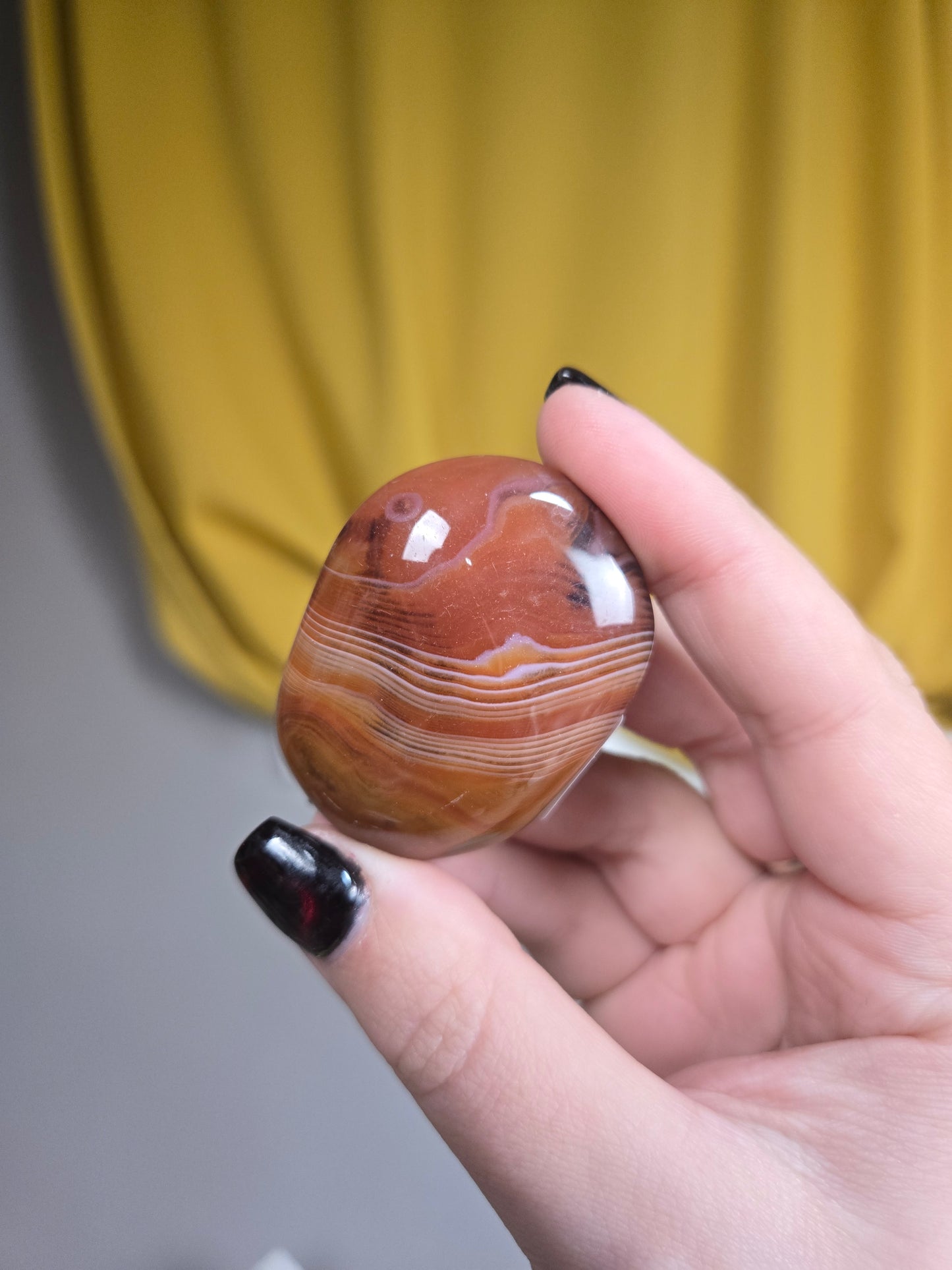 Sardonix tumble palm stone