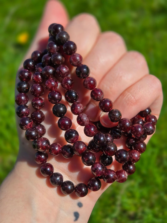 Garnet bracelet 8 mm