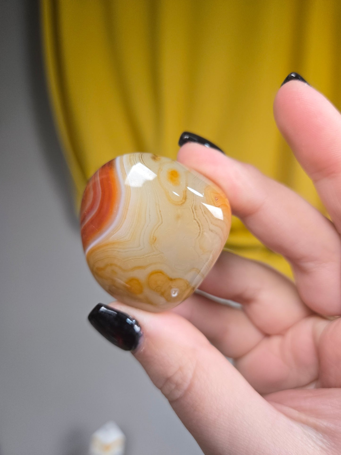 Sardonix tumble palm stone