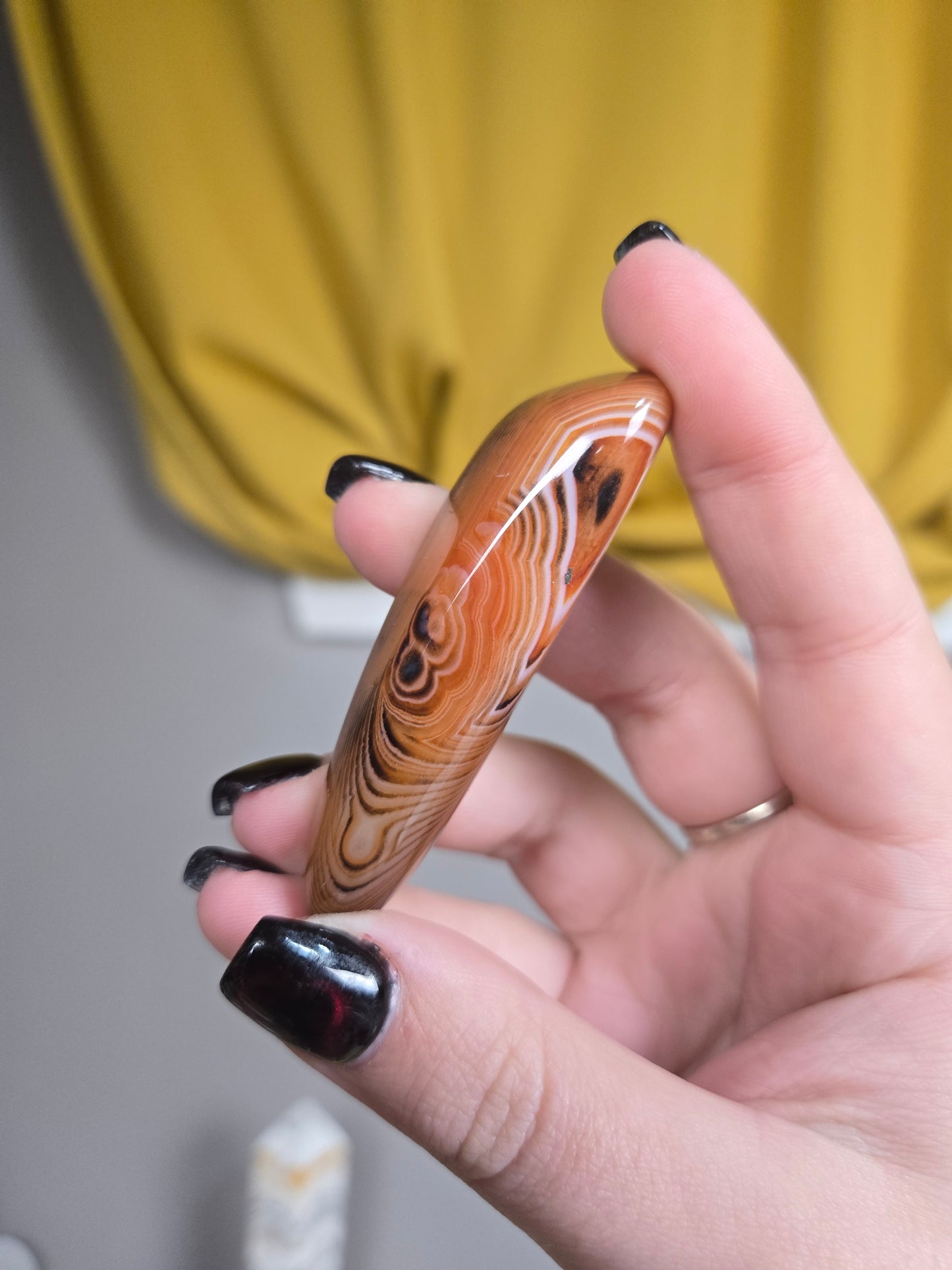 Sardonix tumble palm stone