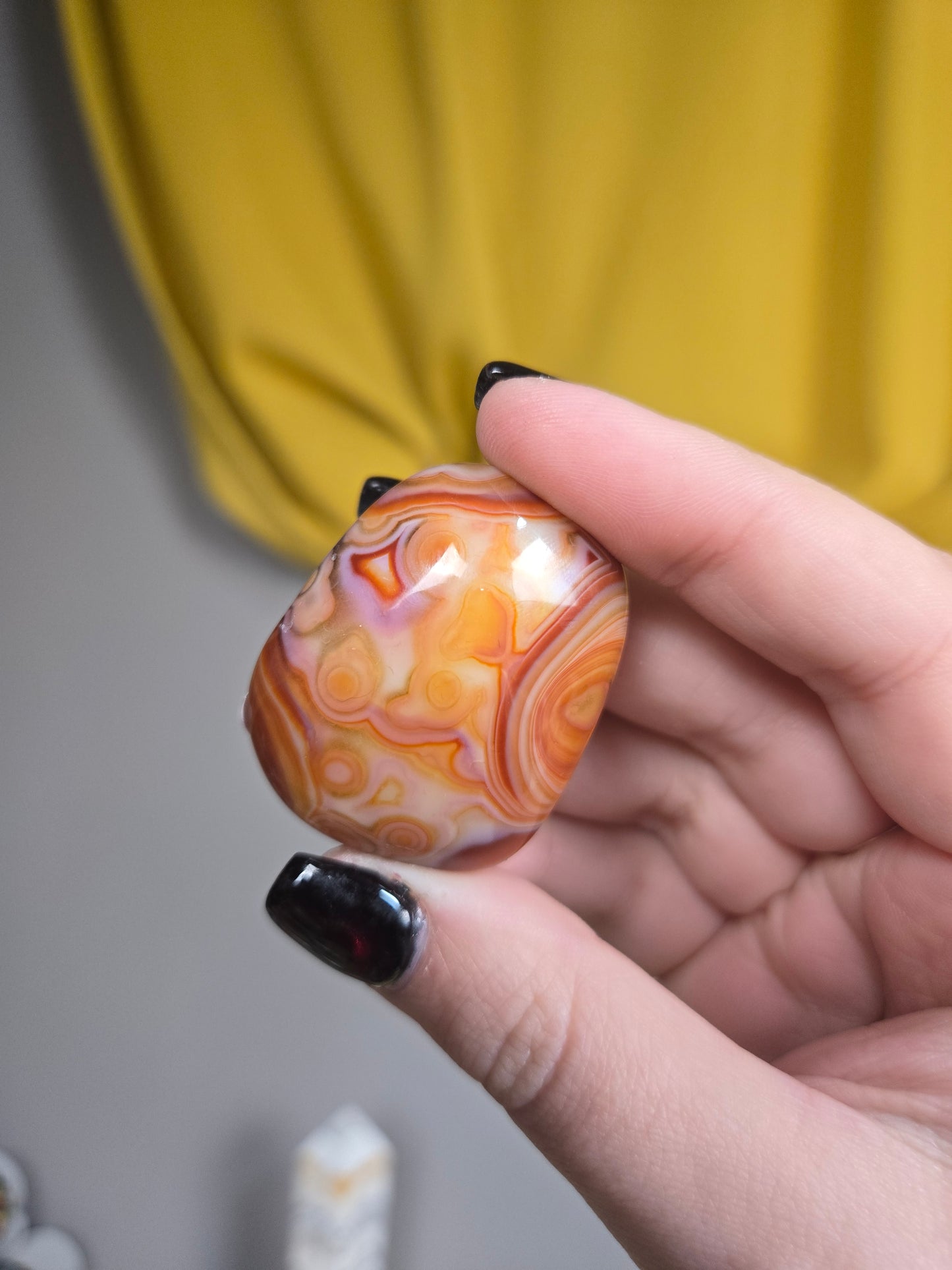 Sardonix tumble palm stone