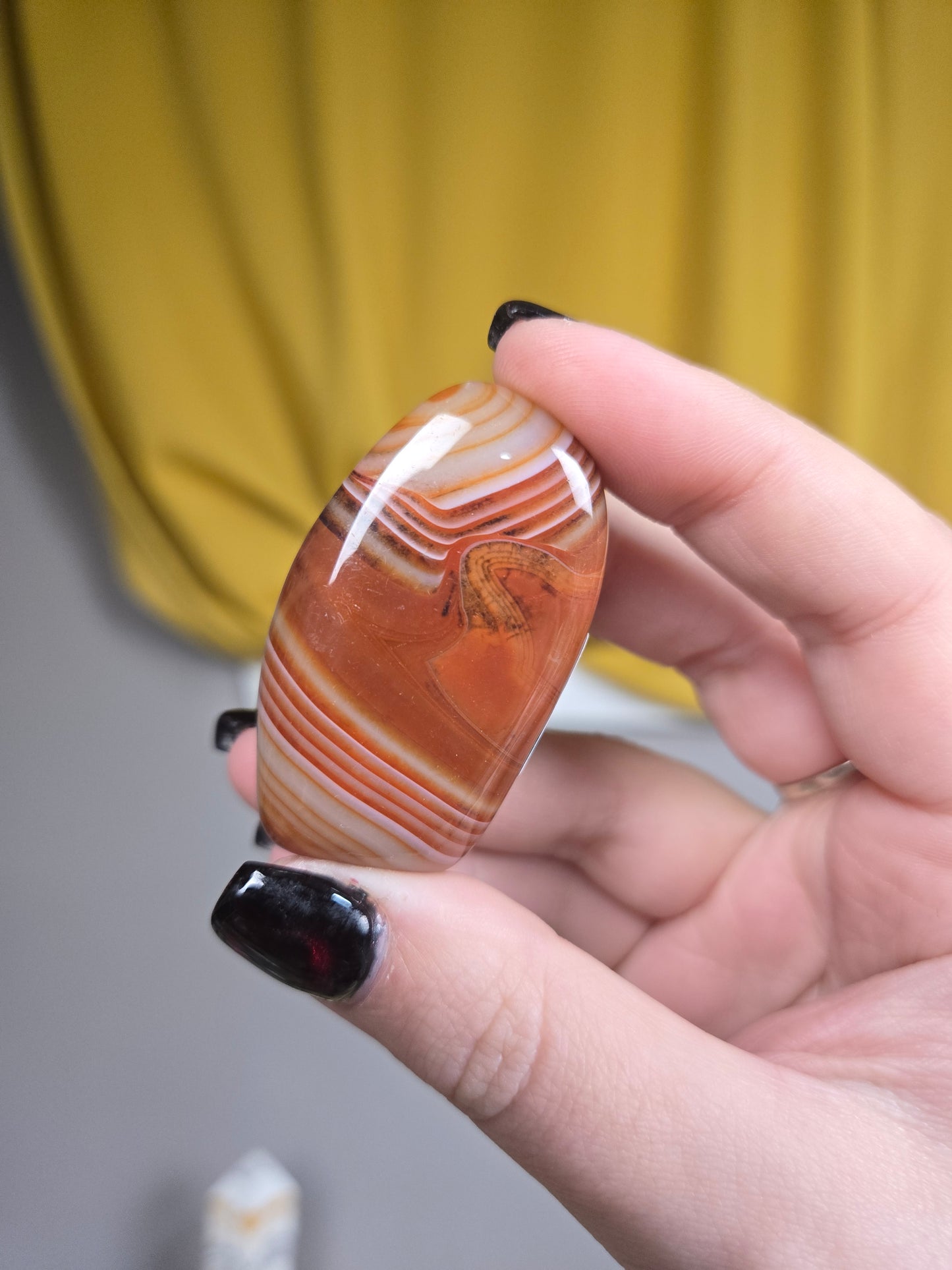 Sardonix tumble palm stone